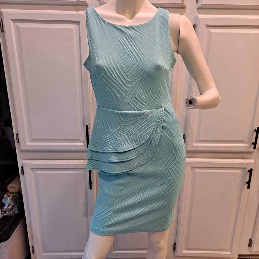 Jaye.e. Elegant Sleeveless Mint Dress